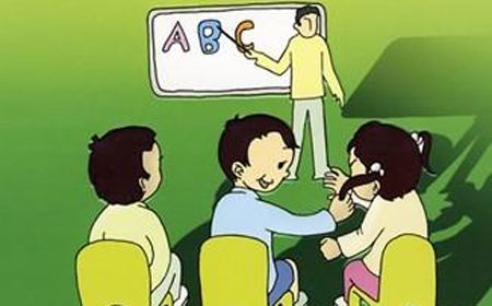 多动症患儿在前期就会表现为注意力不集中，学习成绩一直下滑，且好动